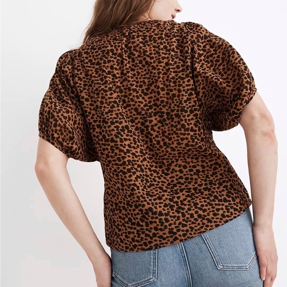 Madewell Balloon-Sleeve Button-Up Top in Painted Leopard - Picture 3 of 10
